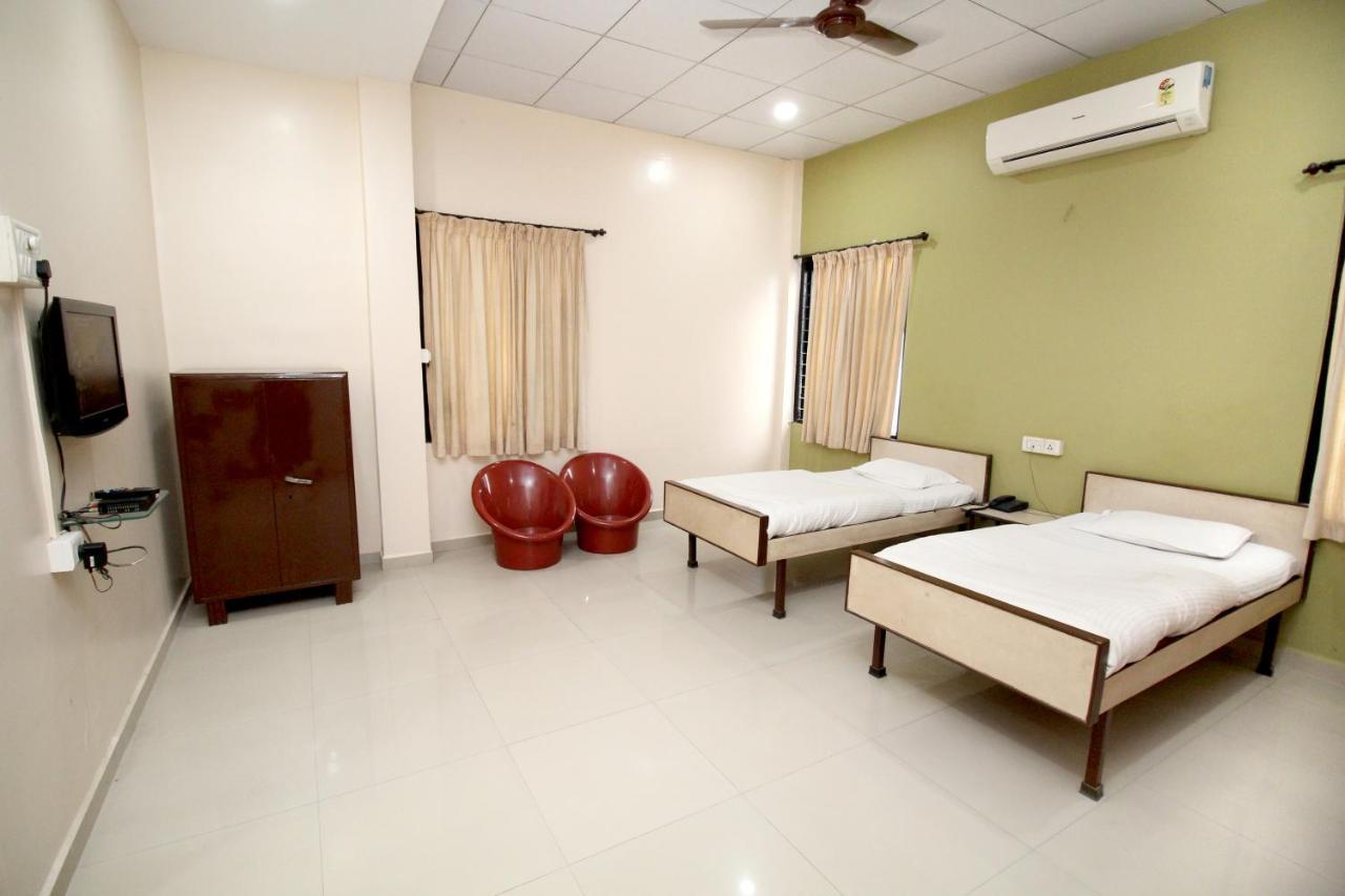 Hotel Gomatgiri Aurangabad  Bagian luar foto